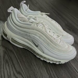 Nike - Size 7.5 - New